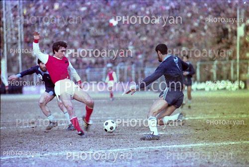 <span style='background: #33747a;box-shadow: 2px 3px 5px black;font-weight: 300;font-size: 10px;border-radius: 2px;margin: 2px;color: #fff;padding: 2px 5px;font - size: 10px;line - height: 22px; '>ناصر محمدخانی</span> 