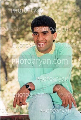 <span style='background: #33747a;font-weight: 300;font-size: 10px;box-shadow: 2px 3px 5px black;border-radius: 2px;margin: 2px;color: #fff;padding: 2px 5px;font - size: 10px;line - height: 22px; '>احمدرضا عابدزاده Ahmad Reza Abedzadeh</span> 