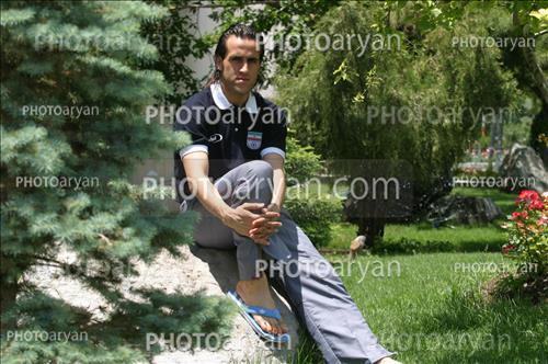 <span style='background: #33747a;font-weight: 300;font-size: 10px;box-shadow: 2px 3px 5px black;border-radius: 2px;margin: 2px;color: #fff;padding: 2px 5px;font - size: 10px;line - height: 22px; '>علی کریمی Ali Karimi</span> 