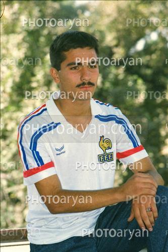 <span style='background: #33747a;font-weight: 300;font-size: 10px;box-shadow: 2px 3px 5px black;border-radius: 2px;margin: 2px;color: #fff;padding: 2px 5px;font - size: 10px;line - height: 22px; '>میرشاد ماجدی</span> 