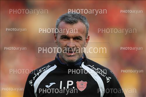 <span style='background: #33747a;font-weight: 300;font-size: 10px;box-shadow: 2px 3px 5px black;border-radius: 2px;margin: 2px;color: #fff;padding: 2px 5px;font - size: 10px;line - height: 22px; '>ایگور پانادیچ</span> 