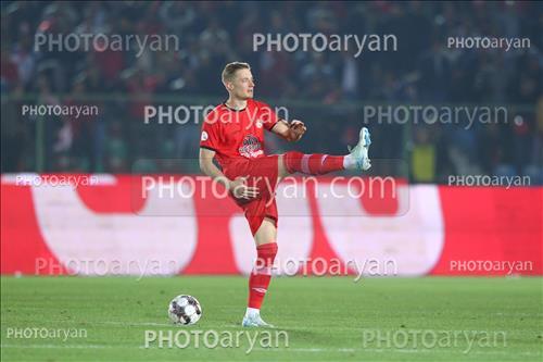 استقلال 0-تراکتور 2    (1403/08/10)