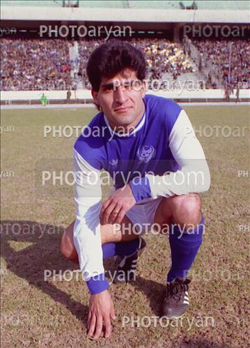 <span style='background: #33747a;box-shadow: 2px 3px 5px black;font-weight: 300;font-size: 10px;border-radius: 2px;margin: 2px;color: #fff;padding: 2px 5px;font - size: 10px;line - height: 22px; '>امیر هاشمی مقدم</span> 