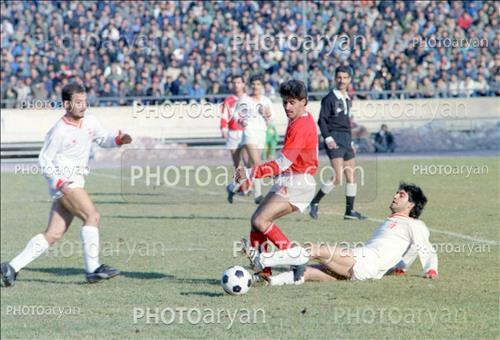 <span style='background: #33747a;box-shadow: 2px 3px 5px black;font-weight: 300;font-size: 10px;border-radius: 2px;margin: 2px;color: #fff;padding: 2px 5px;font - size: 10px;line - height: 22px; '>فریبرز مرادی</span> 