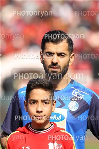 <span style='background: #33747a;box-shadow: 2px 3px 5px black;font-weight: 300;font-size: 10px;border-radius: 2px;margin: 2px;color: #fff;padding: 2px 5px;font - size: 10px;line - height: 22px; '>پژمان منتظری</span> 