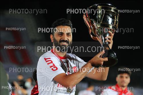 <span style='background: #33747a;box-shadow: 2px 3px 5px black;font-weight: 300;font-size: 10px;border-radius: 2px;margin: 2px;color: #fff;padding: 2px 5px;font - size: 10px;line - height: 22px; '>علی خدایی</span> 