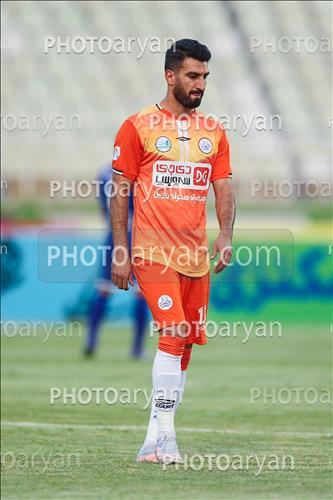 <span style='background: #33747a;box-shadow: 2px 3px 5px black;font-weight: 300;font-size: 10px;border-radius: 2px;margin: 2px;color: #fff;padding: 2px 5px;font - size: 10px;line - height: 22px; '>حسین ماهینی</span> 