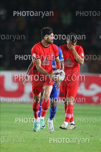 استقلال 0-تراکتور 2    (1403/08/10)