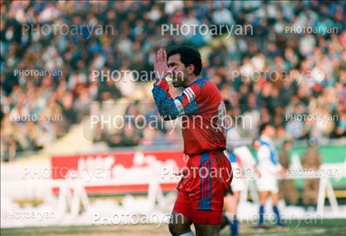 <span style='background: #33747a;box-shadow: 2px 3px 5px black;font-weight: 300;font-size: 10px;border-radius: 2px;margin: 2px;color: #fff;padding: 2px 5px;font - size: 10px;line - height: 22px; '>علی اصغر مدیر روستا</span> 