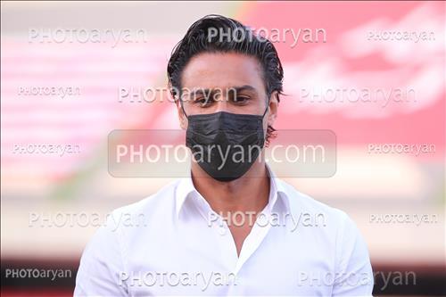 <span style='background: #33747a;font-weight: 300;font-size: 10px;box-shadow: 2px 3px 5px black;border-radius: 2px;margin: 2px;color: #fff;padding: 2px 5px;font - size: 10px;line - height: 22px; '>فرهاد مجیدی</span> 