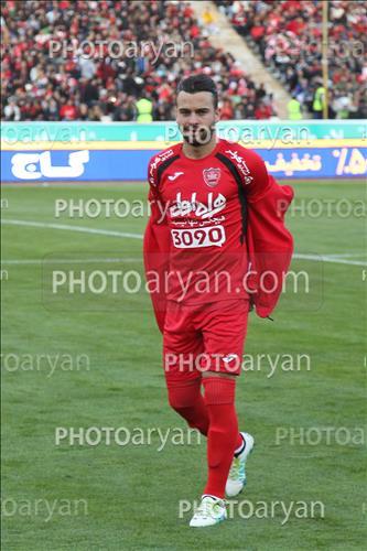 <span style='background: #33747a;font-weight: 300;font-size: 10px;box-shadow: 2px 3px 5px black;border-radius: 2px;margin: 2px;color: #fff;padding: 2px 5px;font - size: 10px;line - height: 22px; '>سروش رفیعی</span> 