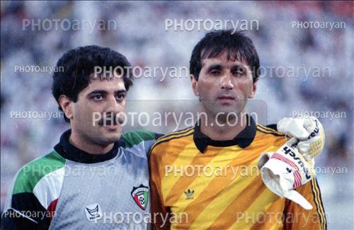 <span style='background: #33747a;box-shadow: 2px 3px 5px black;font-weight: 300;font-size: 10px;border-radius: 2px;margin: 2px;color: #fff;padding: 2px 5px;font - size: 10px;line - height: 22px; '>بهروز سلطانی</span> 