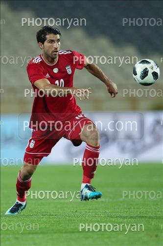 <span style='background: #33747a;font-weight: 300;font-size: 10px;box-shadow: 2px 3px 5px black;border-radius: 2px;margin: 2px;color: #fff;padding: 2px 5px;font - size: 10px;line - height: 22px; '>کریم انصاری فر</span> 