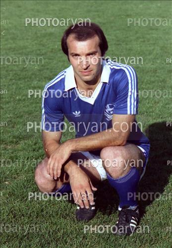 <span style='background: #33747a;box-shadow: 2px 3px 5px black;font-weight: 300;font-size: 10px;border-radius: 2px;margin: 2px;color: #fff;padding: 2px 5px;font - size: 10px;line - height: 22px; '>سعید مراغه چیان</span> 