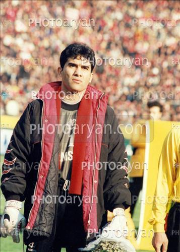 <span style='background: #33747a;box-shadow: 2px 3px 5px black;font-weight: 300;font-size: 10px;border-radius: 2px;margin: 2px;color: #fff;padding: 2px 5px;font - size: 10px;line - height: 22px; '>احمدرضا عابدزاده Ahmad Reza Abedzadeh</span> 