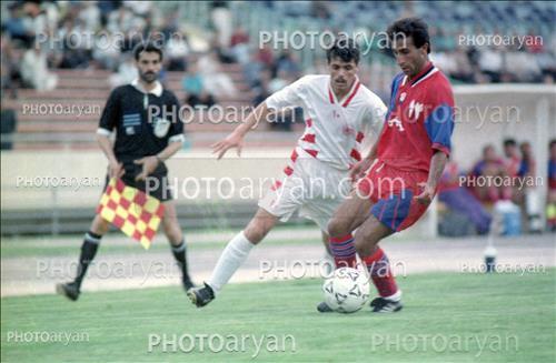 <span style='background: #33747a;box-shadow: 2px 3px 5px black;font-weight: 300;font-size: 10px;border-radius: 2px;margin: 2px;color: #fff;padding: 2px 5px;font - size: 10px;line - height: 22px; '>حسین خطیبی</span> 