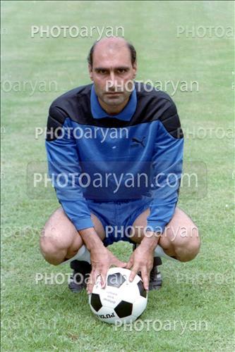 <span style='background: #33747a;font-weight: 300;font-size: 10px;box-shadow: 2px 3px 5px black;border-radius: 2px;margin: 2px;color: #fff;padding: 2px 5px;font - size: 10px;line - height: 22px; '>وازگن صفریان</span> 