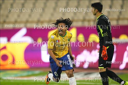 <span style='background: #33747a;font-weight: 300;font-size: 10px;box-shadow: 2px 3px 5px black;border-radius: 2px;margin: 2px;color: #fff;padding: 2px 5px;font - size: 10px;line - height: 22px; '>مگئو باتیستا</span> 