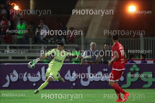 <span style='background: #33747a;font-weight: 300;font-size: 10px;box-shadow: 2px 3px 5px black;border-radius: 2px;margin: 2px;color: #fff;padding: 2px 5px;font - size: 10px;line - height: 22px; '>علیرضا بیرانوند</span> 