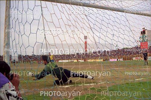 <span style='background: #33747a;box-shadow: 2px 3px 5px black;font-weight: 300;font-size: 10px;border-radius: 2px;margin: 2px;color: #fff;padding: 2px 5px;font - size: 10px;line - height: 22px; '>بهزاد غلامپور</span> 