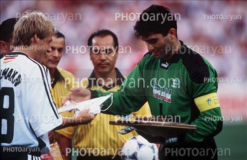 <span style='background: #33747a;font-weight: 300;font-size: 10px;box-shadow: 2px 3px 5px black;border-radius: 2px;margin: 2px;color: #fff;padding: 2px 5px;font - size: 10px;line - height: 22px; '>احمدرضا عابدزاده Ahmad Reza Abedzadeh</span> 