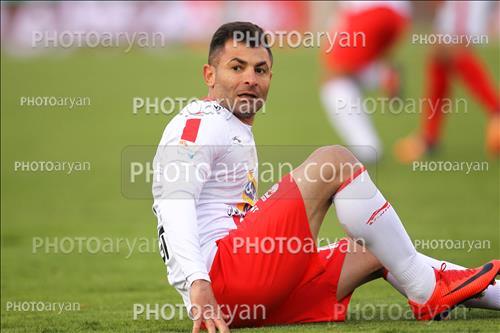 <span style='background: #33747a;box-shadow: 2px 3px 5px black;font-weight: 300;font-size: 10px;border-radius: 2px;margin: 2px;color: #fff;padding: 2px 5px;font - size: 10px;line - height: 22px; '>محمد ابراهیمی</span> 