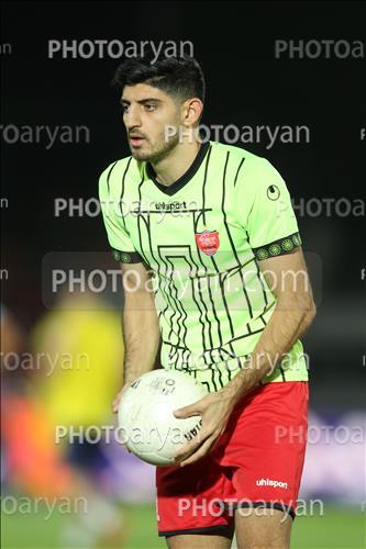 <span style='background: #33747a;font-weight: 300;font-size: 10px;box-shadow: 2px 3px 5px black;border-radius: 2px;margin: 2px;color: #fff;padding: 2px 5px;font - size: 10px;line - height: 22px; '>مهدی ترابی</span> 