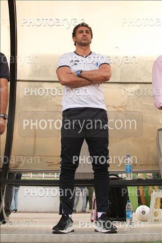 <span style='background: #33747a;font-weight: 300;font-size: 10px;box-shadow: 2px 3px 5px black;border-radius: 2px;margin: 2px;color: #fff;padding: 2px 5px;font - size: 10px;line - height: 22px; '>فرهاد مجیدی</span> 