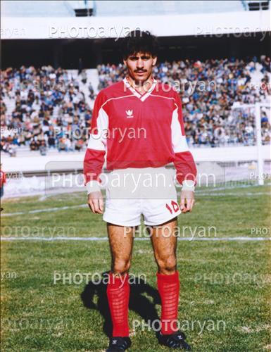 <span style='background: #33747a;box-shadow: 2px 3px 5px black;font-weight: 300;font-size: 10px;border-radius: 2px;margin: 2px;color: #fff;padding: 2px 5px;font - size: 10px;line - height: 22px; '>فریبرز مرادی</span> 