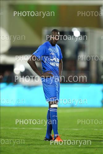 <span style='background: #33747a;font-weight: 300;font-size: 10px;box-shadow: 2px 3px 5px black;border-radius: 2px;margin: 2px;color: #fff;padding: 2px 5px;font - size: 10px;line - height: 22px; '>شیخ دیاباته  cheick tidiane diabaté</span> 