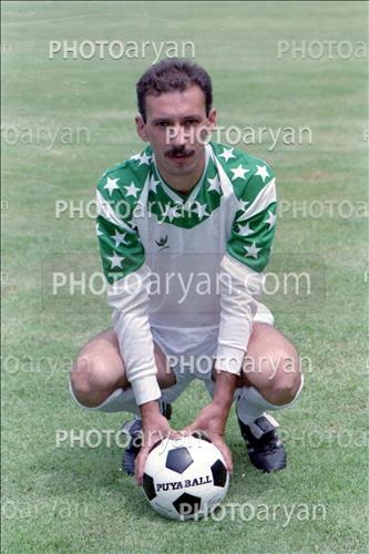 <span style='background: #33747a;font-weight: 300;font-size: 10px;box-shadow: 2px 3px 5px black;border-radius: 2px;margin: 2px;color: #fff;padding: 2px 5px;font - size: 10px;line - height: 22px; '>مارکار اقاجانیان</span> 