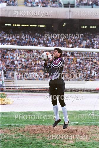 <span style='background: #33747a;font-weight: 300;font-size: 10px;box-shadow: 2px 3px 5px black;border-radius: 2px;margin: 2px;color: #fff;padding: 2px 5px;font - size: 10px;line - height: 22px; '>احمدرضا عابدزاده Ahmad Reza Abedzadeh</span> 