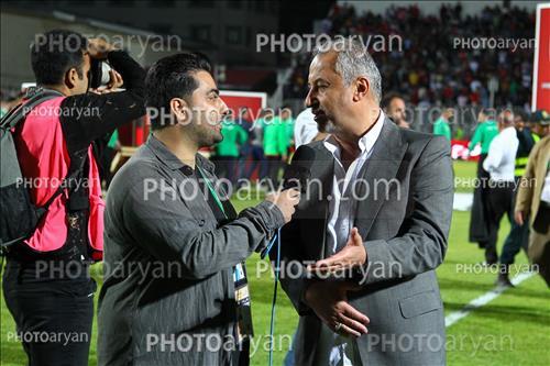 <span style='background: #33747a;box-shadow: 2px 3px 5px black;font-weight: 300;font-size: 10px;border-radius: 2px;margin: 2px;color: #fff;padding: 2px 5px;font - size: 10px;line - height: 22px; '>رضا درویش</span> 