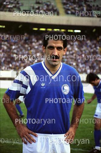 <span style='background: #33747a;box-shadow: 2px 3px 5px black;font-weight: 300;font-size: 10px;border-radius: 2px;margin: 2px;color: #fff;padding: 2px 5px;font - size: 10px;line - height: 22px; '>مهدی فنونی زاده</span> 