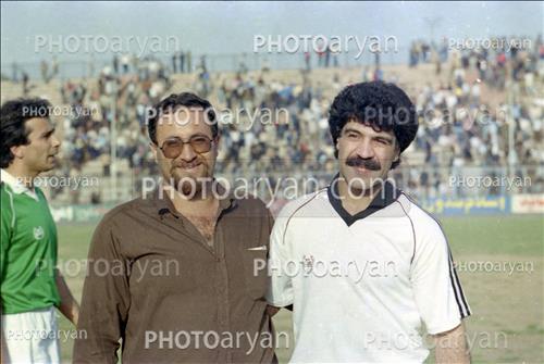 <span style='background: #33747a;box-shadow: 2px 3px 5px black;font-weight: 300;font-size: 10px;border-radius: 2px;margin: 2px;color: #fff;padding: 2px 5px;font - size: 10px;line - height: 22px; '>رضا عادلخانی</span> 