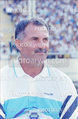 <span style='background: #33747a;box-shadow: 2px 3px 5px black;font-weight: 300;font-size: 10px;border-radius: 2px;margin: 2px;color: #fff;padding: 2px 5px;font - size: 10px;line - height: 22px; '>بهمن صالح نیا</span> 