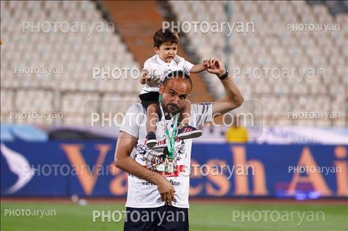 <span style='background: #33747a;font-weight: 300;font-size: 10px;box-shadow: 2px 3px 5px black;border-radius: 2px;margin: 2px;color: #fff;padding: 2px 5px;font - size: 10px;line - height: 22px; '>عبدالکریم اسلامی</span> 