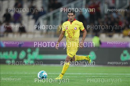 <span style='background: #33747a;font-weight: 300;font-size: 10px;box-shadow: 2px 3px 5px black;border-radius: 2px;margin: 2px;color: #fff;padding: 2px 5px;font - size: 10px;line - height: 22px; '>اکبر صادقی</span> 