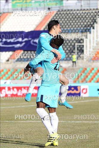 <span style='background: #33747a;font-weight: 300;font-size: 10px;box-shadow: 2px 3px 5px black;border-radius: 2px;margin: 2px;color: #fff;padding: 2px 5px;font - size: 10px;line - height: 22px; '>کنت انگ ووک</span> 