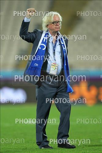 <span style='background: #33747a;box-shadow: 2px 3px 5px black;font-weight: 300;font-size: 10px;border-radius: 2px;margin: 2px;color: #fff;padding: 2px 5px;font - size: 10px;line - height: 22px; '>وینفرد شفر</span> 