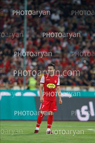 <span style='background: #33747a;font-weight: 300;font-size: 10px;box-shadow: 2px 3px 5px black;border-radius: 2px;margin: 2px;color: #fff;padding: 2px 5px;font - size: 10px;line - height: 22px; '>سروش رفیعی</span> 