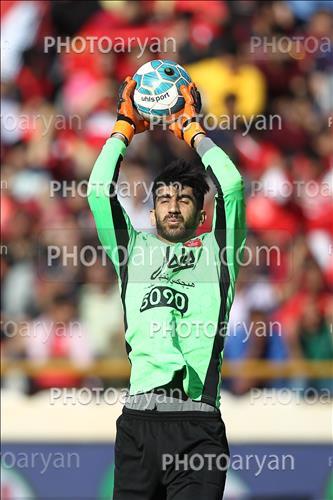 <span style='background: #33747a;font-weight: 300;font-size: 10px;box-shadow: 2px 3px 5px black;border-radius: 2px;margin: 2px;color: #fff;padding: 2px 5px;font - size: 10px;line - height: 22px; '>علیرضا بیرانوند</span> 