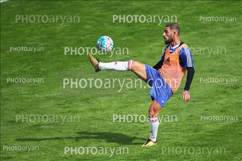 تمرین تیم ملی فوتبال  (96/08/13) - اشکان دژاگه,