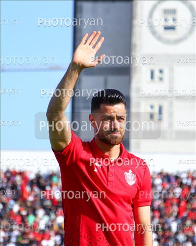 <span style='background: #33747a;box-shadow: 2px 3px 5px black;font-weight: 300;font-size: 10px;border-radius: 2px;margin: 2px;color: #fff;padding: 2px 5px;font - size: 10px;line - height: 22px; '>مرتضی پور علی گنجی</span> 