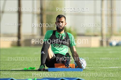 <span style='background: #33747a;font-weight: 300;font-size: 10px;box-shadow: 2px 3px 5px black;border-radius: 2px;margin: 2px;color: #fff;padding: 2px 5px;font - size: 10px;line - height: 22px; '>روزبه چشمی</span> 