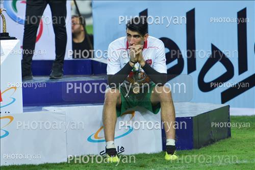 <span style='background: #33747a;font-weight: 300;font-size: 10px;box-shadow: 2px 3px 5px black;border-radius: 2px;margin: 2px;color: #fff;padding: 2px 5px;font - size: 10px;line - height: 22px; '>علیرضا بیرانوند</span> 