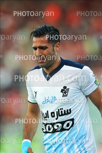 <span style='background: #33747a;font-weight: 300;font-size: 10px;box-shadow: 2px 3px 5px black;border-radius: 2px;margin: 2px;color: #fff;padding: 2px 5px;font - size: 10px;line - height: 22px; '>امیرحسین صادقی</span> 