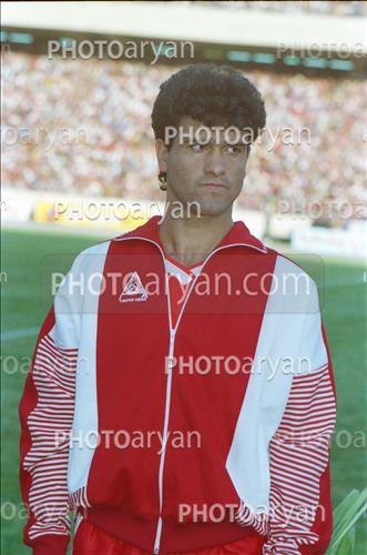 <span style='background: #33747a;font-weight: 300;font-size: 10px;box-shadow: 2px 3px 5px black;border-radius: 2px;margin: 2px;color: #fff;padding: 2px 5px;font - size: 10px;line - height: 22px; '>مرتضی کرمانی مقدم</span> 