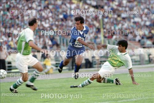 <span style='background: #33747a;font-weight: 300;font-size: 10px;box-shadow: 2px 3px 5px black;border-radius: 2px;margin: 2px;color: #fff;padding: 2px 5px;font - size: 10px;line - height: 22px; '>علیرضا منصوریان</span> 