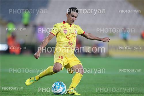 <span style='background: #33747a;font-weight: 300;font-size: 10px;box-shadow: 2px 3px 5px black;border-radius: 2px;margin: 2px;color: #fff;padding: 2px 5px;font - size: 10px;line - height: 22px; '>اکبر صادقی</span> 